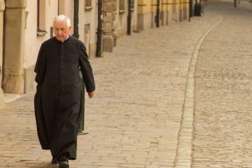 Топ-священника оштрафовали за торговлю капустой во Франковске