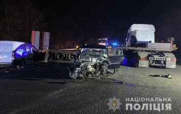 В Винницкой области при ДТП с грузовкиом погибли супруги
