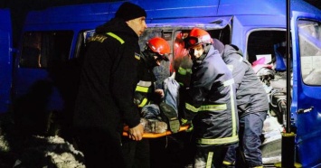 Маршрутка столкнулась с автомобилем в Тернопольской области, 10 травмированных