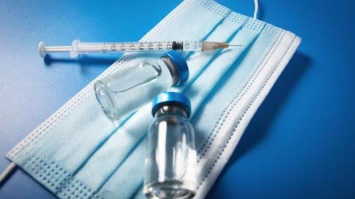 Проводили "анонимные" прививки: больнице Ужгорода запретили вакцинацию от COVID-19