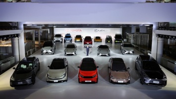 Toyota представила 16 новых электромобилей: видео