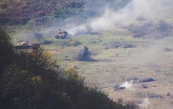 Появилось видео боя танков с пехотой в Карабахе
