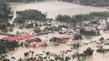 На Филиппины обрушился мощный тайфун "Рай" и уничтожает все на своем пути