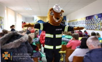 ​ Днепровские спасатели стали волшебниками для воспитанников Поливановского дома-интерната (ВИДЕО)