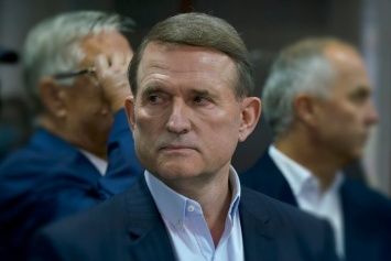 Зеленский отвлекает внимание критикой Порошенко и Ахметова, а весь удар власти приходится по Медведчуку