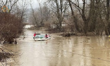 Трассу национального значения могут перекрыть на Закарпатье из-за наводнения (ФОТО)