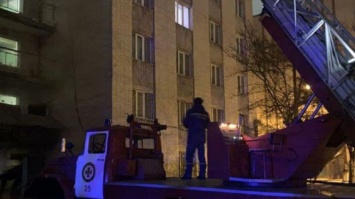 В Луцке вспыхнуло общежитие: 76 студентов эвакуировали