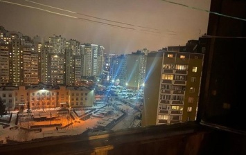 В Киеве спасли женщину с сыном от прыжка из окна