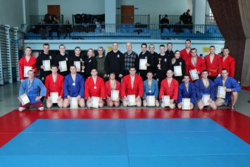 Команда криворожских гвардейцев заняла второе место в соревнованиях по самбо между воинскими частями Центрального ОТО