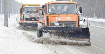 Дороги Харьковской области чистят более сотни единиц спецтехники