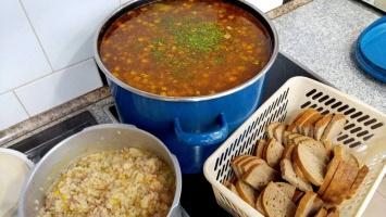 Где в Никополе вкусно кормят бездомных и малоимущих горячими обедами