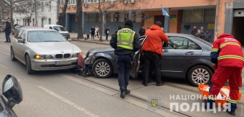 В центре Одессы пенсионер на "Мерседесе" вылетел на встречку, столкнулся с двумя машинами и умер от сердечного приступа