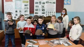 В Никополе по школам путешествует «Музей в чемодане»