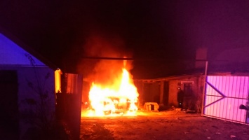 В Днепропетровской области за ночь сгорели три автомобиля