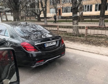 По Одессе ездит роскошный Mercedes с очень необычным именным номером (фото) | ТопЖыр