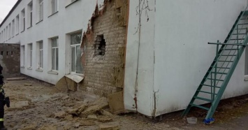 Боевики обстреляли детсад в Станице Луганской, есть пострадавшие (ФОТО)