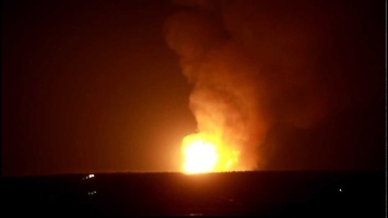 В Луганске прозвучали два мощных взрыва: горит газопровод и заправка (фото, видео)