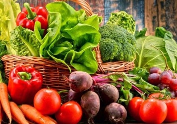 Украинцы заметили, что вместо овощей выгоднее покупать мясо и красную икру