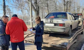 На Днепропетровщине у неплательщика алиментов отобрали автомобиль