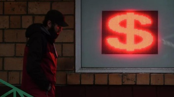 Российский фондовый рынок и рубль падают на фоне обострения на Донбассе