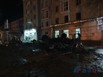 В центре Луганска взорвали машину «СЦКК ЛНР»: боевики обвиняют в диверсии Украину (фото)