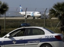 Египтянина, захватившего самолет, арестовали
