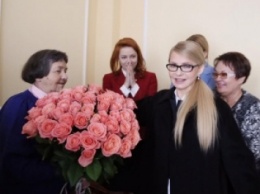 Мама Савченко накормила Тимошенко холодцом (ФОТО)