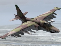 В России военный самолет Су-25 рухнул на частный сектор. Опубликовано видео крушения