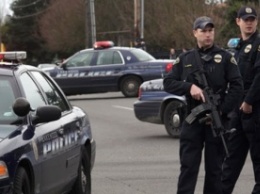 В США полицейский застрелил женщину, напавшую на него с ножницами