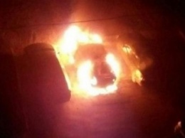 В Харькове на Залютино сожгли автомобиль