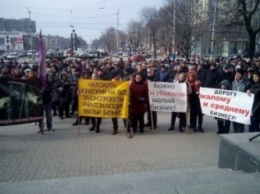 Под запорожской мэрией митингуют предприниматели, - ФОТО