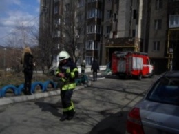 На проспекте Лобановского загорелся жилой дом (ФОТО)