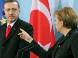 Меркель не планирует обсуждать с Эрдоганом ролик о нем