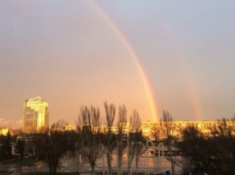 Запорожцы массово публикуют фото красивейшей радуги над городом