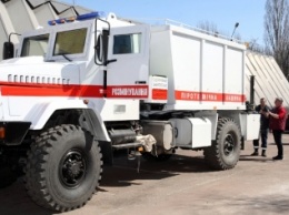 Спасатели получили специальный КрАЗ для разминирования Луганщины