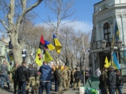 Одесситы продолжают пикетировать прокуратуру (ФОТО)