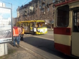 Беременная женщина потеряла ребенка в ДТП с участием маршрутки и троллейбуса