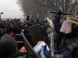 Во Франции произошли столкновения между студентами и полицией, ранены трое полицейских, - источник