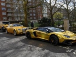 Саудовский принц привез в Лондон свои золотые авто, которые тут же оштрафовали за неправильную парковку