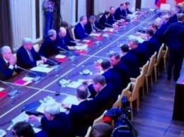 Помощник Путина рискнула прийти на заседание в цветах флага Украины (ФОТО)