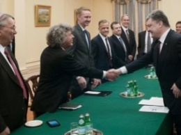 Порошенко призвал американские компании к сотрудничеству с ВПК Украины