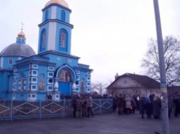 В Птичьей Ровенской обл. продолжается конфликт вокруг церкви: прихожане пикетировали областное управление полиции