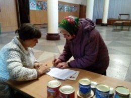 В Советском районе Макеевки за гуманитаркой обращаются больше 100 человек в день
