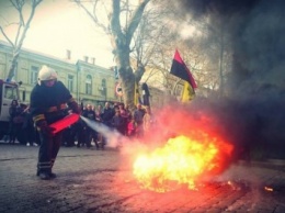 Под зданием прокуратуры в Одессе горели шины