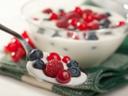 Эксперты исключили из числа полезных продуктов йогурт