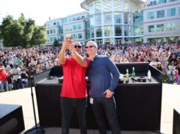 Фотофакт: отпраздновать 40-й день рождения Apple в Купертино собрались более 6 000 человек