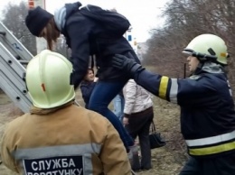 "Канатная дорога" сломалась в Харькове, спасатели освободили из кабинок 12 человек