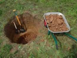 Только после вмешательства прокуратуры на территории симферопольской школы закопали опасную яму