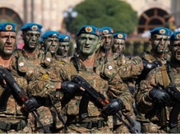 Россия наступает? Армянский Союз добровольцев "Еркрапа" готов отправиться на передовую и воевать с Азербайджаном