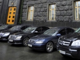 П.Порошенко призвали "пересадить" украинских чиновников на отечественные автомобили